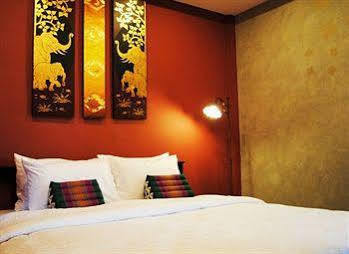 Focal Local Bed & Breakfast Bangkok Eksteriør billede