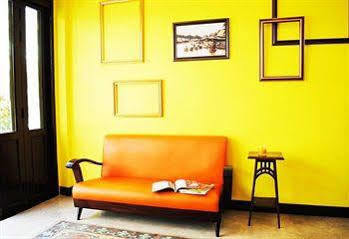 Focal Local Bed & Breakfast Bangkok Eksteriør billede